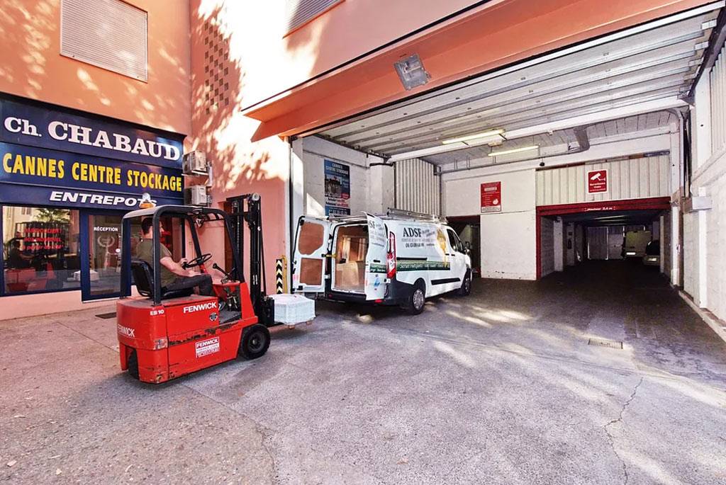 Nous mettons à votre disposition Fenwick, transpalettes, chariots