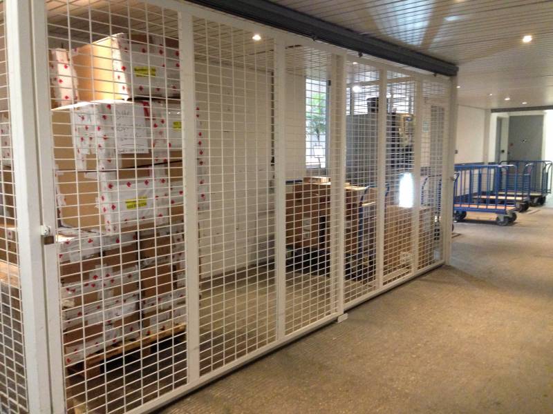 Espace pour les colis des clients en attente à Cannes